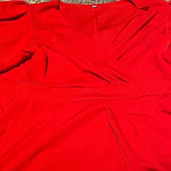 Beautiful boutique dress ordered online size medium pic has a shadow never worn - Picture 3 of 3